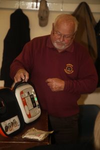 defibrillator-demonstration